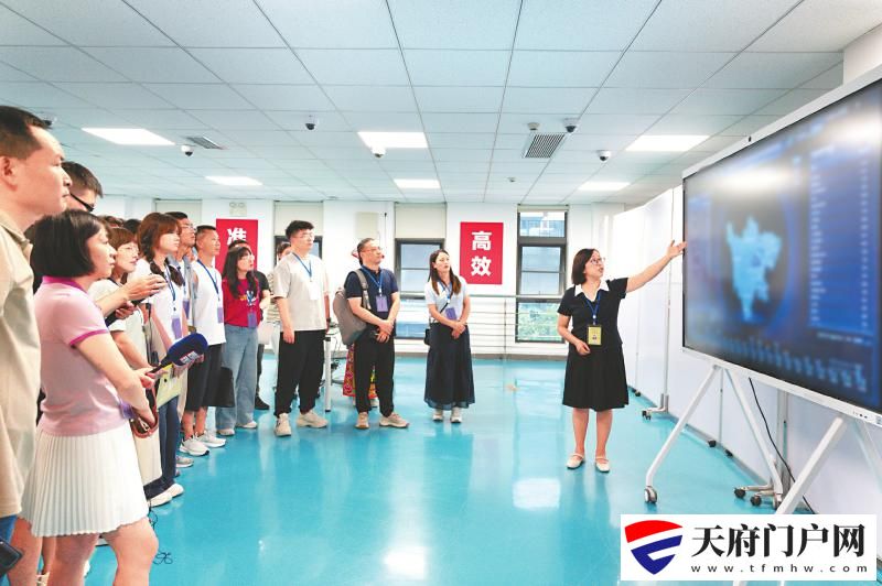 为国选才筑根基 以生为本暖人心
四川新高考“首考”书写满意答卷「相关图片」