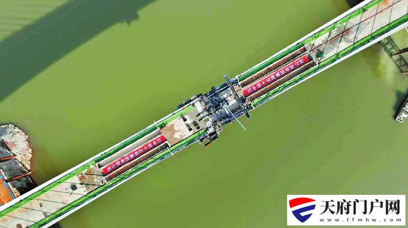 成达万高铁施工重难点控制性工程之一
渠江特大桥合龙「相关图片」